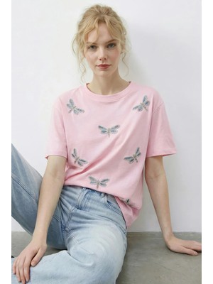 Shade Kadın Boncuk Taş Işlemeli Yusufçuk Desenli Rahat Kalıp T-Shirt