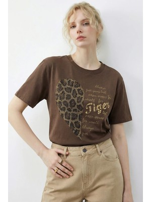 Shade Kadın Leopar Kalp Taş Işlemeli Bisiklet Yaka Regular Fit T-Shirt