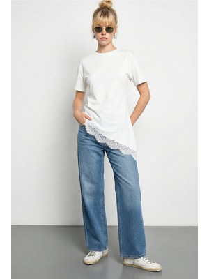 Shade Kadın Dantel Detaylı Asimetrik Kesim Kısa Kollu T-Shirt