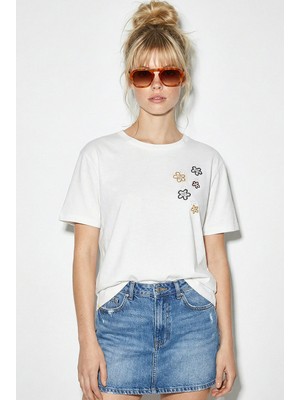 Shade Kadın %100 Pamuk El Işi Çiçek Nakış Detaylı Premium Tasarım T-Shirt
