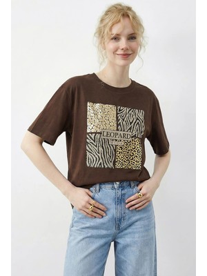 Shade Kadın Taş Detaylı Leopar Baskılı Bisiklet Yaka Rahat Kalıp T-Shirt
