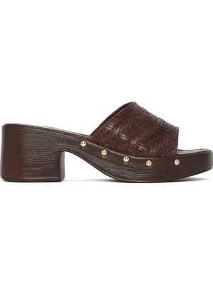 Derimod Kadın Kahverengi Desenli Kısa Kalın Topuklu Deri Terlik 26SFD240026