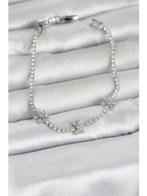 Die Grup Pirinç Gümüş Renk Çiçek Model Zirkon Taşlı Su Yolu Kadın Bileklik - TJ-BB8380