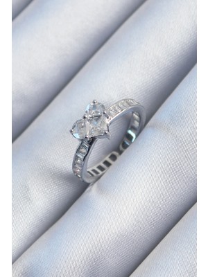 Die Grup Pirinç Gümüş Renk Zirkon Taşlı Kalp Model Kadın Yüzük - TJ-BYK2911