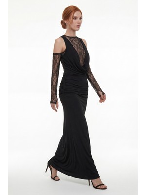 Lafaba Kadın Siyah Dantel Detaylı Derin Degaje Yaka Abiye & Mezuniyet Elbisesi