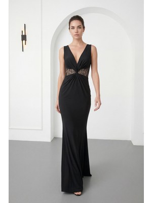 Lafaba Kadın Siyah Dantel Detaylı Kruvaze Yaka Maxi Abiye & Mezuniyet Elbise