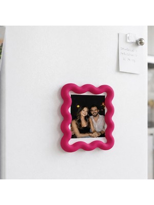 Dekor Atölye Instax & Polaroid Uyumlu Magnet Fotoğraf Çerçevesi – Dalgalı Tasarım Buzdolabı Dekoru (4 Renk Seçenekli)
