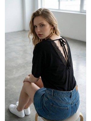 Mersi Kadın Sırt Dekolteli Dantel Detaylı Bağlamalı Kısa Kollu Tişör