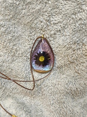 Epoksi Kolye - Mor Epoksi, Siyah Papatya Detay, Zeytin Ahşap Kolye