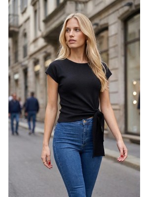 Armonika Kadın Siyah Yuvarlak Yaka Önü Büzgü Detaylı Likralı Bluz ARM-26Y001072