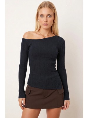Armonika Kadın Lacivert Asimetrik Yaka Yandan Yırtmaçlı Bluz ARM-26K001066