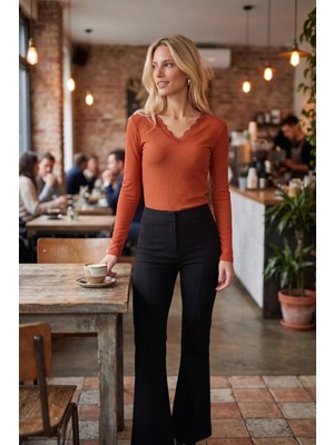 Armonika Kadın Kiremit V Yaka Yumuşak Dokulu Yakası Dantelli Uzun Kollu Bluz ARM-26K001028