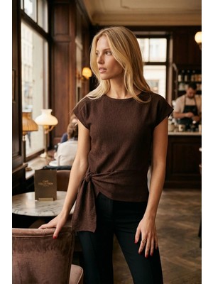 Armonika Kadın Kahve Yuvarlak Yaka Önü Büzgü Detaylı Likralı Bluz ARM-26Y001072