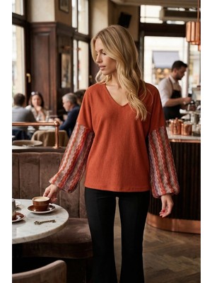 Armonika Kadın Kiremit V Yaka Yarasa Kol Kolları Desenli Bluz ARM-26Y001065