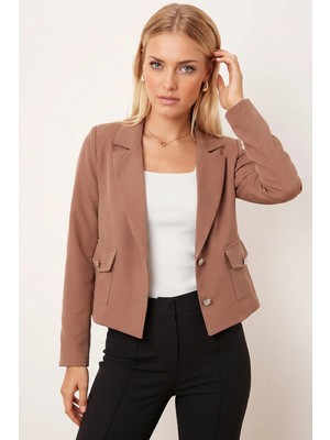 Armonika Kadın Koyu Vizon Erkek Yaka Kare Cepli Crop Ceket ARM-26K001026