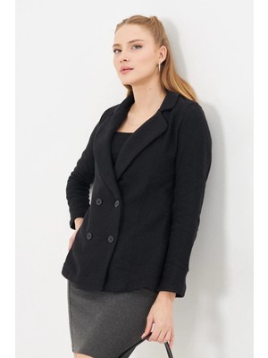 Armonika Kadın Siyah Çizgi Desenli Dört Düğmeli Kaşe Ceket ARM-24K001037