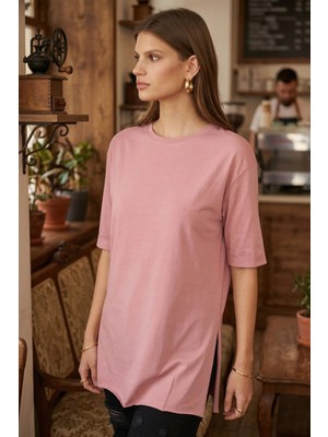 Armonika Kadın Gül Kurusu Yuvarlak Yaka Duble Kol Yanları Yırtmaçlı Pamuklu T-Shirt ARM-26Y137001
