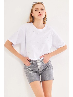 Armonika Kadın Beyaz Öv ve Kolları Zımbalı Oversize Crop T-Shirt ARM-24Y024015