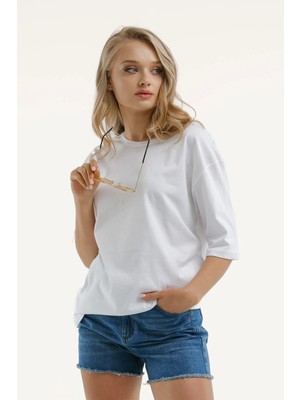 Armonika Kadın Beyaz Yuvarlak Yaka Oversize T-Shirt ARM-23Y012001