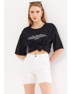 Armonika Kadın Siyah Yuvarlak Yaka Önü Yazılı Oversize T-Shirt ARM-24Y024013