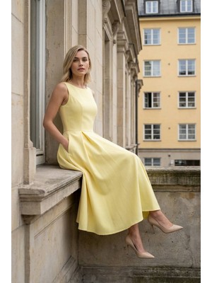 Trend Esinty Kadın Kolsuz Bisiklet Yaka Krep Dokulu Hürrem Kumaş Bele Oturan Midi Elbise