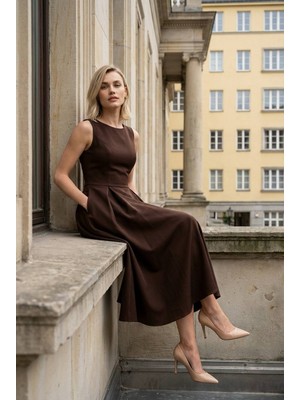 Twomeey Kadın Kolsuz Bisiklet Yaka Krep Dokulu Hürrem Kumaş Bele Oturan Midi Elbise