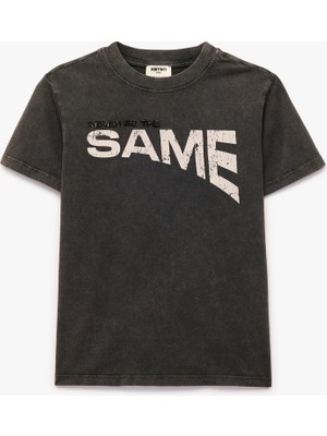 Koton Pamuklu Kısa Kollu Bisiklet Yaka Işleme Detaylı Baskılı Tişört