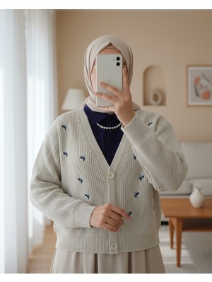 Moda Morfo Nakışlı Üç Düğmeli Bel Boy Hırka -Taş