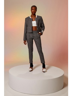 Berrin Kadın Slim Fit Pamuklu Dar Paça Siyah Pantolon 124Y02002128-SİYAH