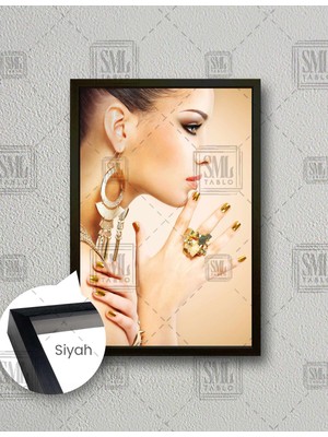 SML Tablo Altın Yüzüklü Kadın Model Gold Oje Takı Dikey Çerçeveli Kanvas Tablo