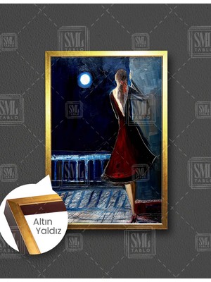 SML Tablo Balkondaki Kırmızı Elbiseli Kadın Ay Işığı Gece Manzara Woman Dikey Çerçeveli Kanvas Tablo
