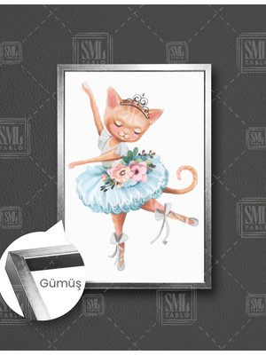 SML Tablo Elbiseli Kedi Yavrusu Çizgifilm Karakteri Çocuk Odası Dekor Dikey Çerçeveli Kanvas Tablo