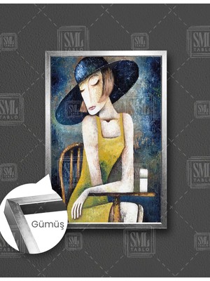 SML Tablo Cafede Oturan Mavi Şapkalı Sarı Elbiseli Kadın Dikey Çerçeveli Kanvas Tablo
