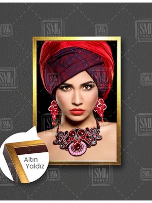 SML Tablo Kırmızı Eşarplı Kadın Küpe Gerdanlık Ruj Dikey Çerçeveli Kanvas Tablo