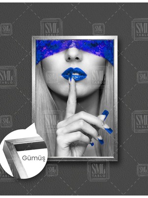 SML Tablo Sus Işareti Yapan Mavi Makyajlı Gözü Kapalı Kadın Mavi Tül Woman Dikey Çerçeveli Kanvas Tablo