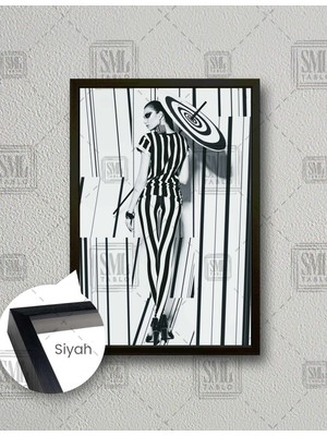 SML Tablo Siyah Beyaz Çizgili Kıyafetli Kadın Model Dekoratif Şemsiye Dikey Çerçeveli Kanvas Tablo