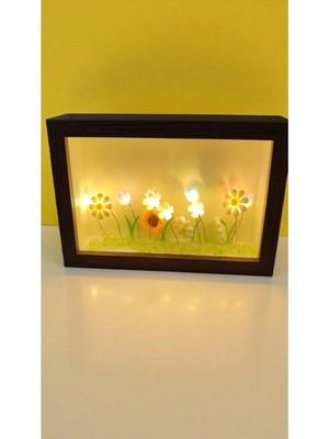 Famemus Accessory Ahşap Lale Pano LED Işıklı Ürün Boyutu 17CM*12CM