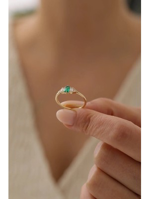 Yavuz Kuyumculuk 14 Ayar Altın Baget Taşlı Zümrüt Yüzük