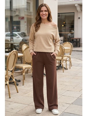 Evavi Kadın Baskısız Bej Kayık Yaka Bluz ve Kahverengi Eşofman Altı Takımı