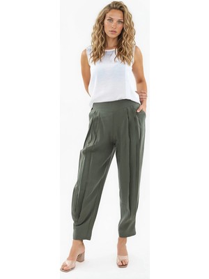 Vitrin Beli Lastikli Önü Pileli Pantolon