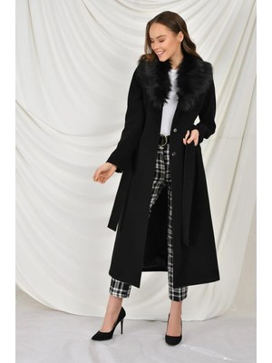 Sacrosa Tamboy Yakası Kürk Detaylı Şık Kadın Kaban