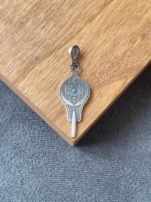 Aida Jewelss 925 Ayar Gümüş El Işlemesi Firuze Taşlı Anahtar Şans Gümüş Kolye Ucu