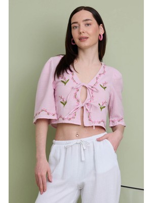FullaModa Önden Bağlamalı Çiçek Nakışlı Müslin Kumaş Bluz