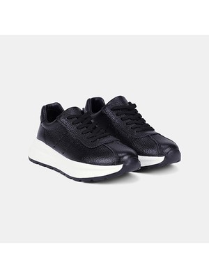 Desa Kadın Siyah Bağcıklı Kalın Tabanlı Deri Sneaker