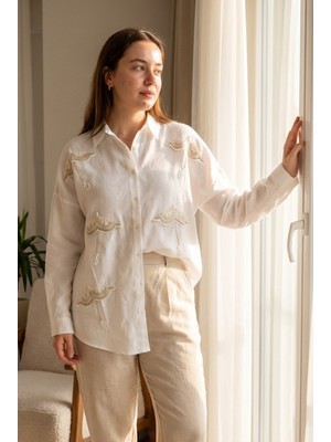 Morvarid Kadın Ekru Nakış Detaylı Oversize Gömlek – Şık ve Rahat Günlük Kullanım