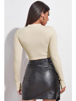 Kadın Ekru Göğüs Dekolteli Uzun Kollu Cut Out Crop Top Bluz
