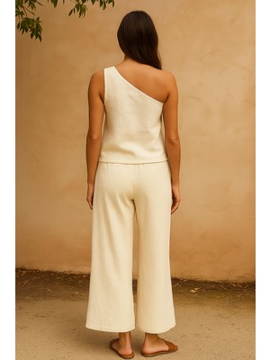 Kadın Beyaz Tek Omuzlu Şık Bluz & Geniş Paça Pantolon Ikili Takım