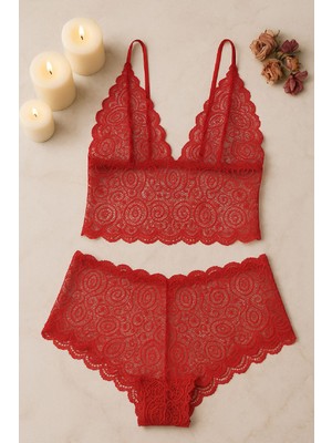 Kadın Kırmızı Dantel Bralet Şort Takımı – Tutkulu ve Çekici Iç Giyim
