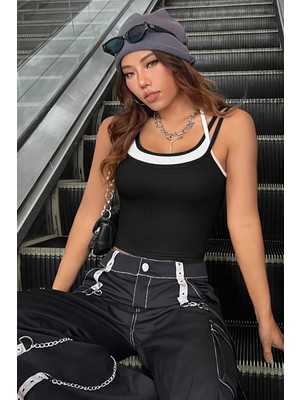 Kadın Beyaz Siyah Çift Renk Çapraz Askılı Crop Top Bluz