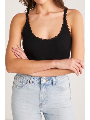 Kadın Siyah Normal Kalıp Dantel Detalı Ince Askılı Oyuk Yaka Atlet